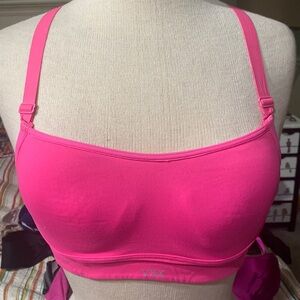 Victoria’s pink sports bra
